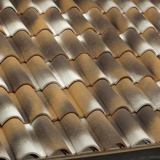 kralovsky stresny alebo antikvarny kralovsky stresny kryt stredomorsky stresny kryt klasicky taliansky toskansky brat sestra pokrytie keramicka coppo strecha fbm rustikalny stresny skridla vidiecka balaton chata lameridiana budapest (1).jpg